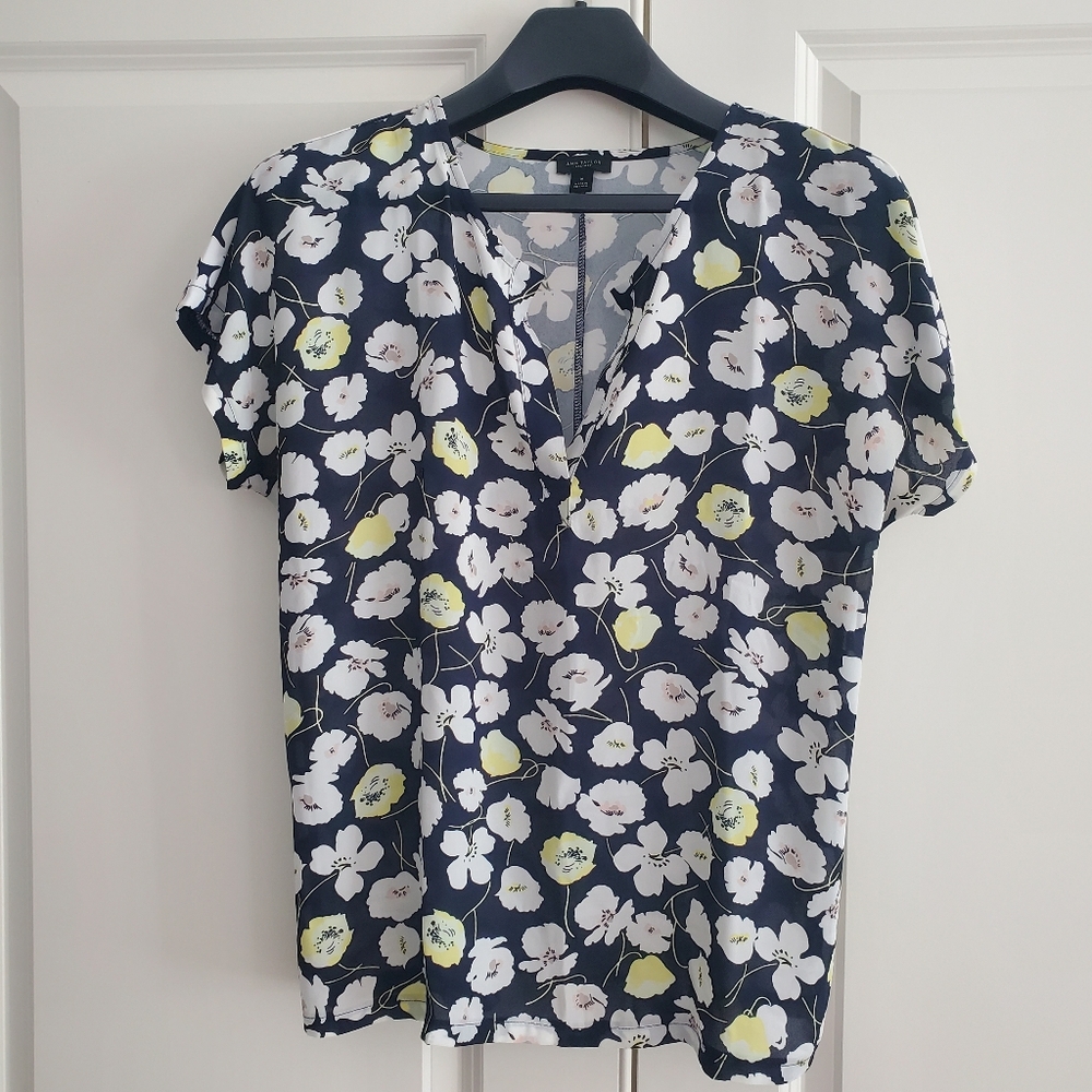 Ann Taylor Factory Navy Floral Blouse, Medium, Flirty Summer Fun, Business